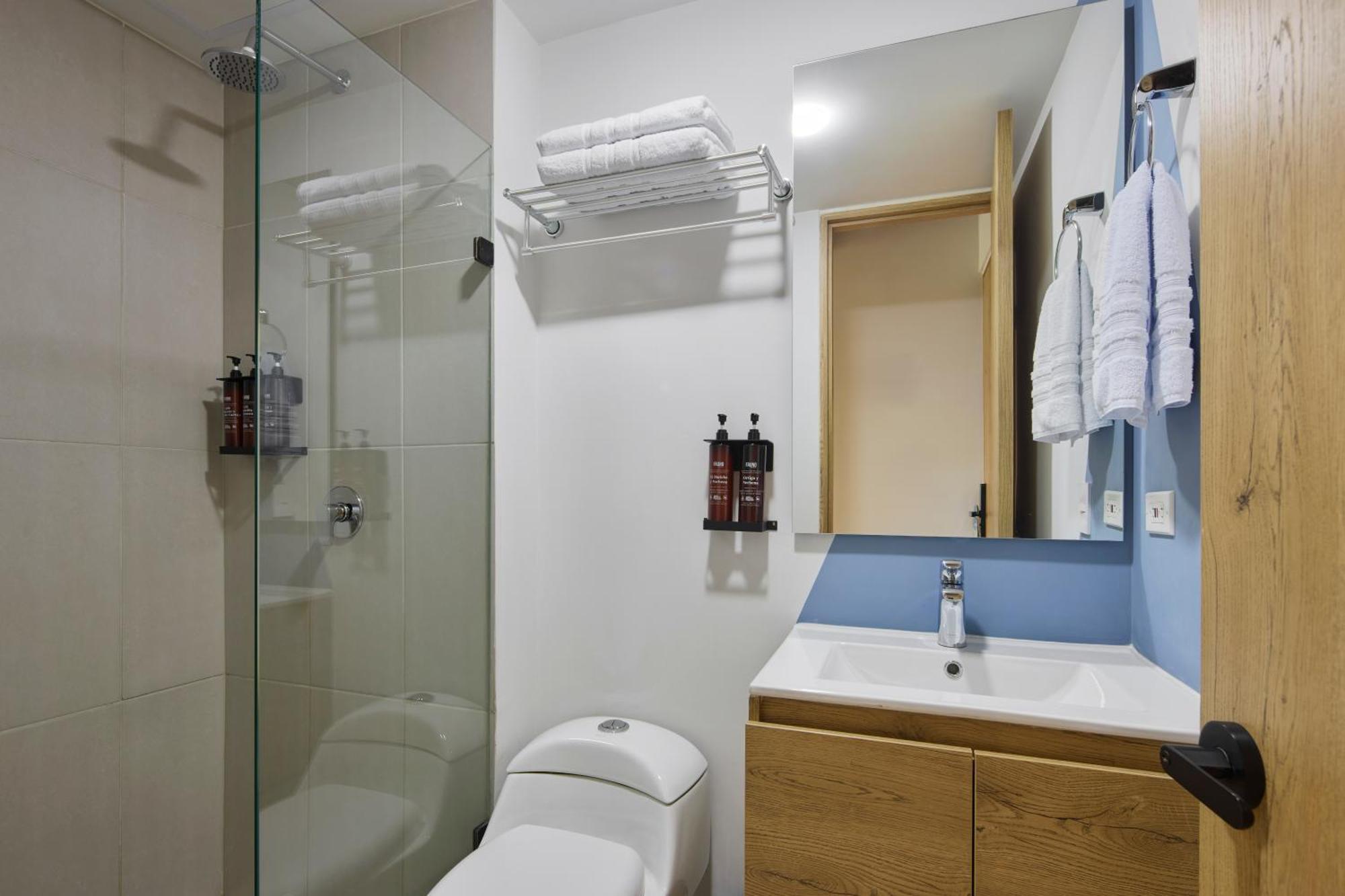 30 Living Suites Medellín Buitenkant foto